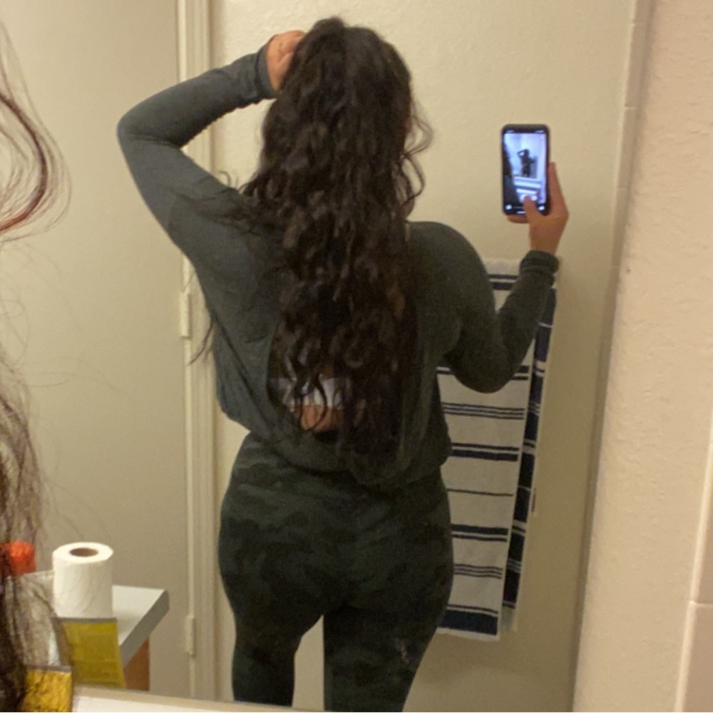 Cute Open Back Top - Picture 2 of 4